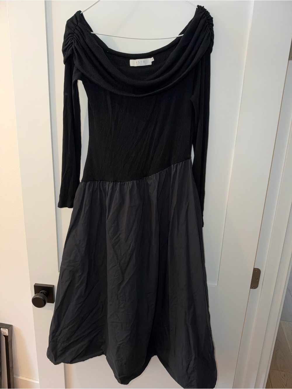 Astr Black Off-The-Shoulder Long Sleeve Midi Dress